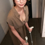 【VR】新妻ゆうか 初VR 単身赴任先でムラムラが収まらず行ってしまったメンズエステでお隣の地味奥さんと遭遇…。隣人妻と身体の相性が抜群で、本番NGのはずが求められるまま中出しSEXしまくった僕。超高画質8K